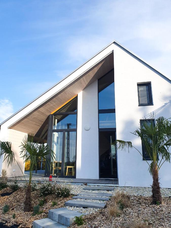 Wine & Space Lodge At Lake Balaton บาลาตอนแลลเล ภายนอก รูปภาพ